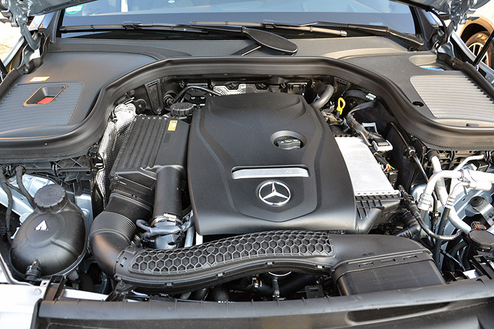 越野主题 2016款梅赛德斯 - 奔驰GLC250 搭载了直列四缸的V6发动机